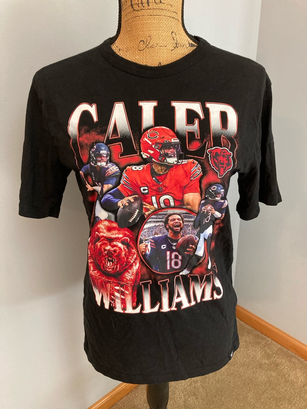 Fanatics Black and Red Caleb Williams Graphic Short Sleeve Tee Men Size Small